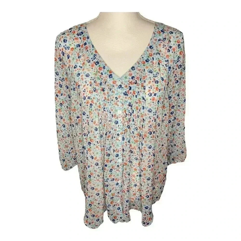 LC Lauren Conrad‎ Women’s Medium Floral Pintuck Button Front Blouse